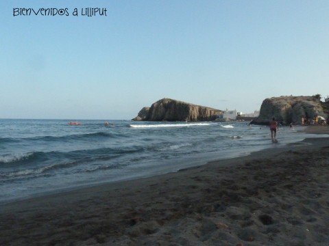 Los dos peñones al fondo