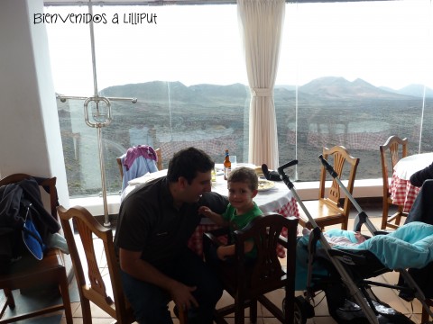 Almuerzo con vistas a los volcanes