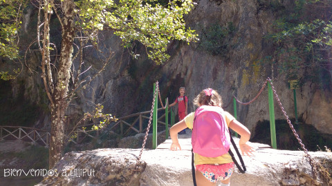 Cazorla con niños, Cruzando puentes...