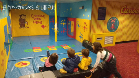 Sala de juegos en el ferry Balearia