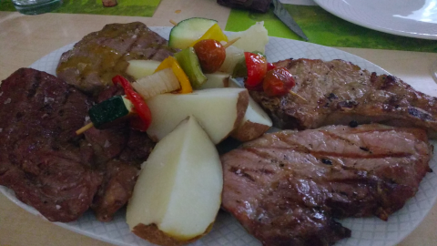 Plato en el restaurante Abrasador del Camping Los Batanes