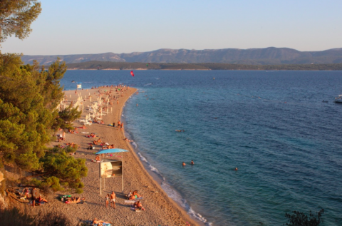 Playa Zlani Rat, Bol, Croacia con niños